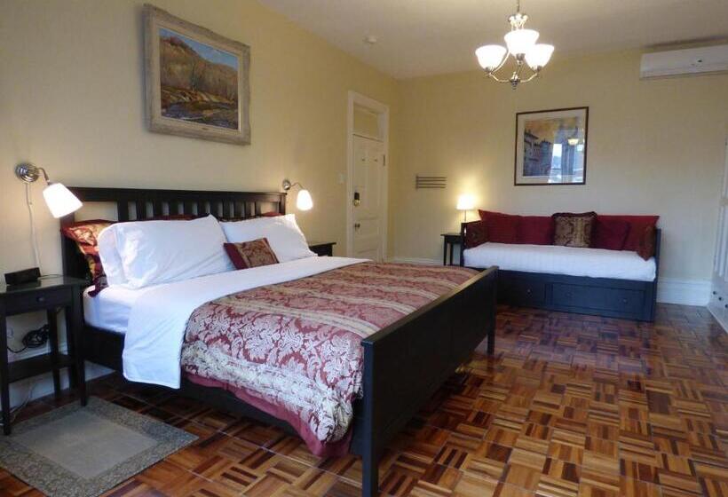 סוויטת 2 חדרי שינה, Gingerbread Manor