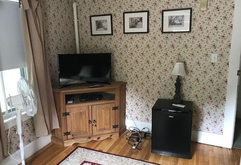 شقة غرفة واحدة, The Monadnock Inn