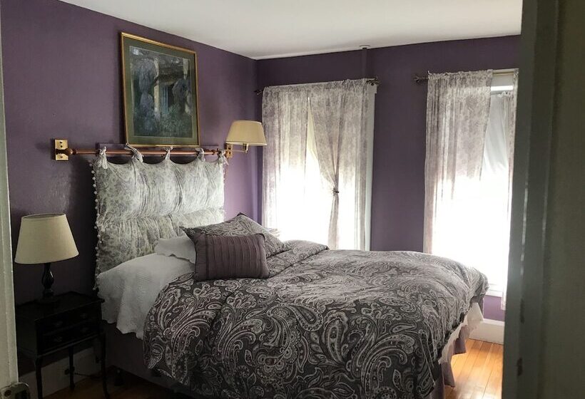 غرفة قياسية رباعية, The Monadnock Inn