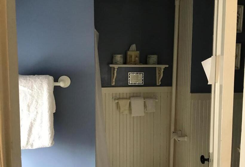 غرفة قياسية, The Monadnock Inn