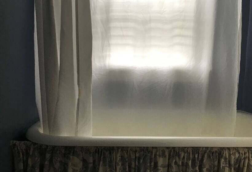 غرفة قياسية, The Monadnock Inn