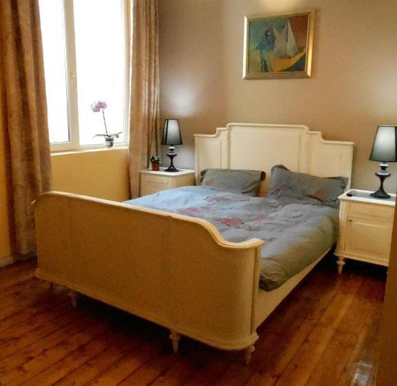 غرفة قياسية ثلاثية, Orient Express Guest House