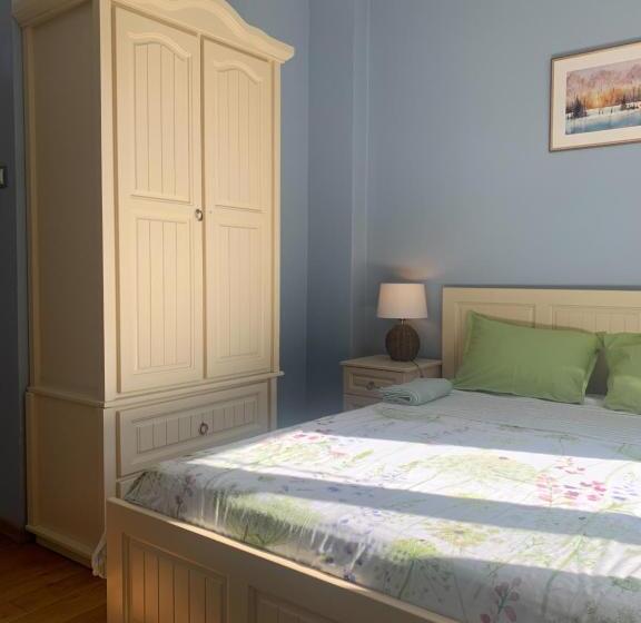 غرفة قياسية ثلاثية, Orient Express Guest House