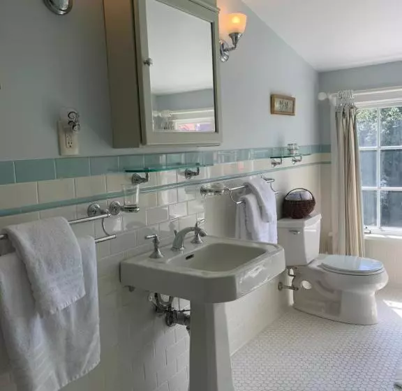 ガーデンビュースタンダードルーム, Delano Homestead Bed And Breakfast
