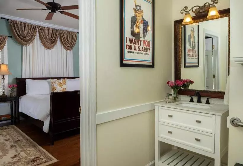 キングサイズベッドのスタンダードルーム, A Williamsburg White House Inn