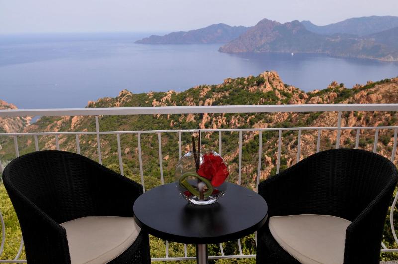 Номер Superior, Capo Rosso