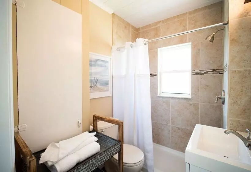 デラックスキャビン, Caribbean Shores Waterfront Resort
