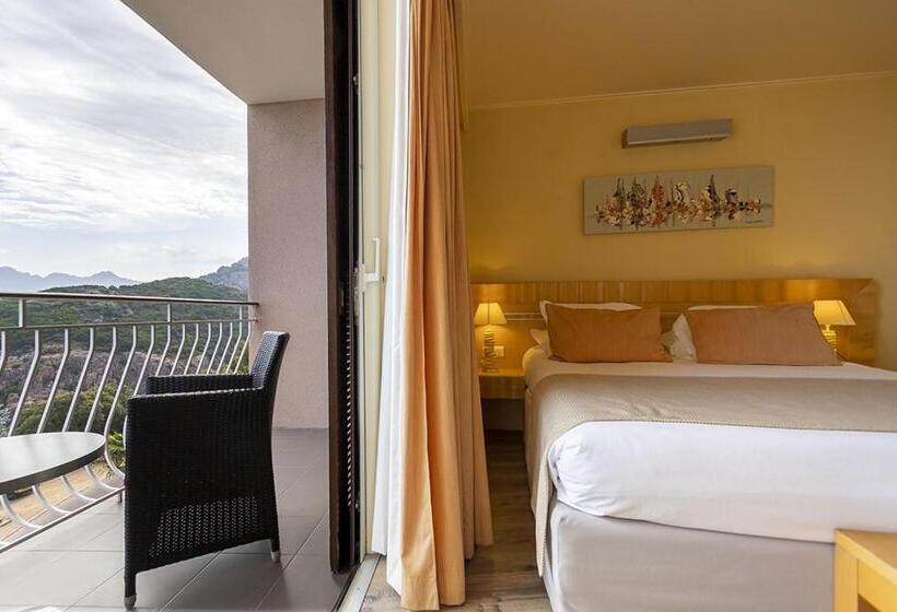 Номер Deluxe, Capo Rosso