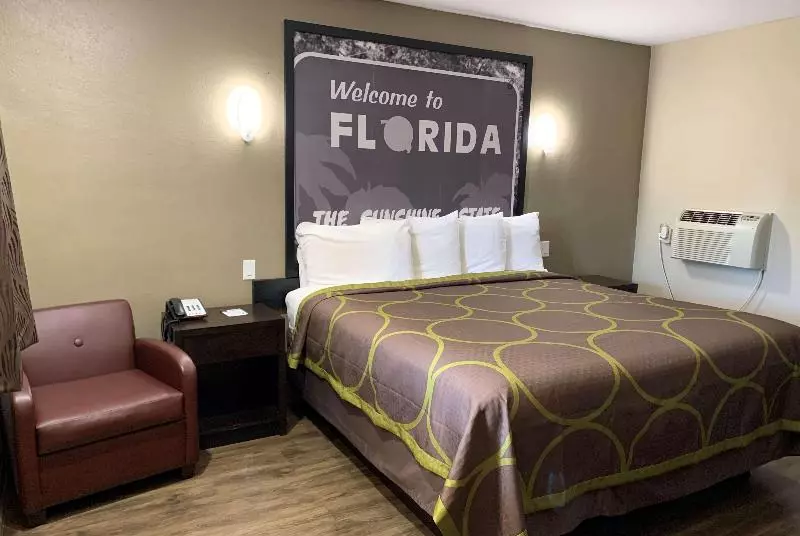 キングサイズベッドのスタンダードルーム, Super 8 By Wyndham Pensacola Nas Area
