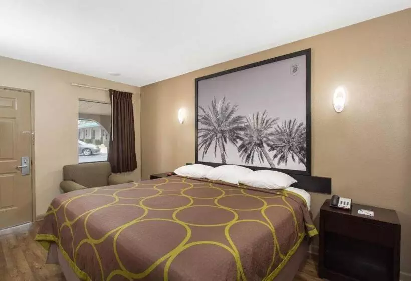 身障者適用キングサイズベッドルーム, Super 8 By Wyndham Pensacola Nas Area