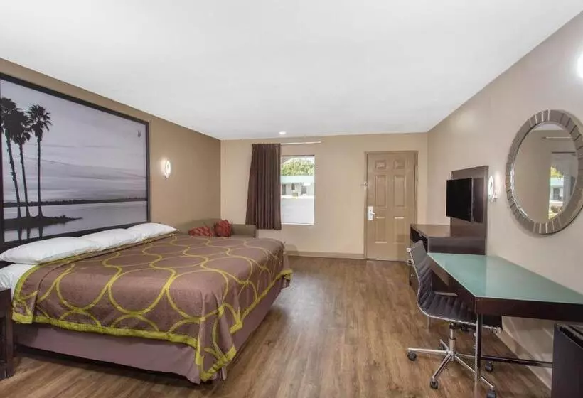 キングサイズベッドのスタンダードルーム, Super 8 By Wyndham Pensacola Nas Area