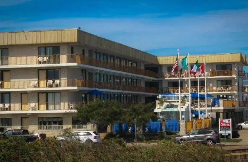 プールビュースタンダードルーム, Roman Holiday Resort