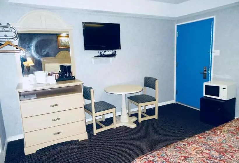 キングサイズベッドのデラックスルーム, Village Inn And Suites
