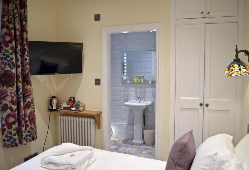 Номер Стандарт, 23 St Mary's