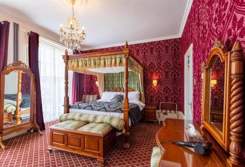 Suite, Hubert House