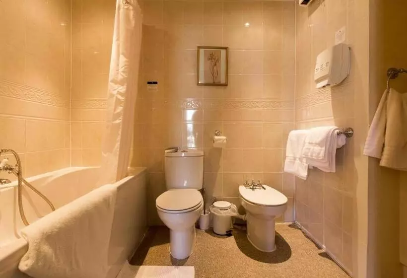 Suite, Hubert House