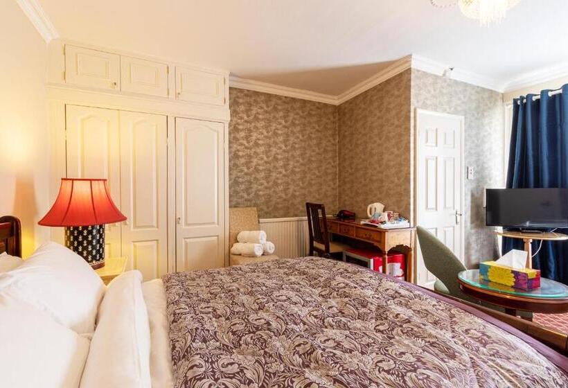 Номер Премиум, Hubert House