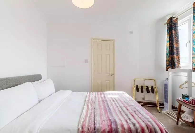 Habitació Basic, Hubert House