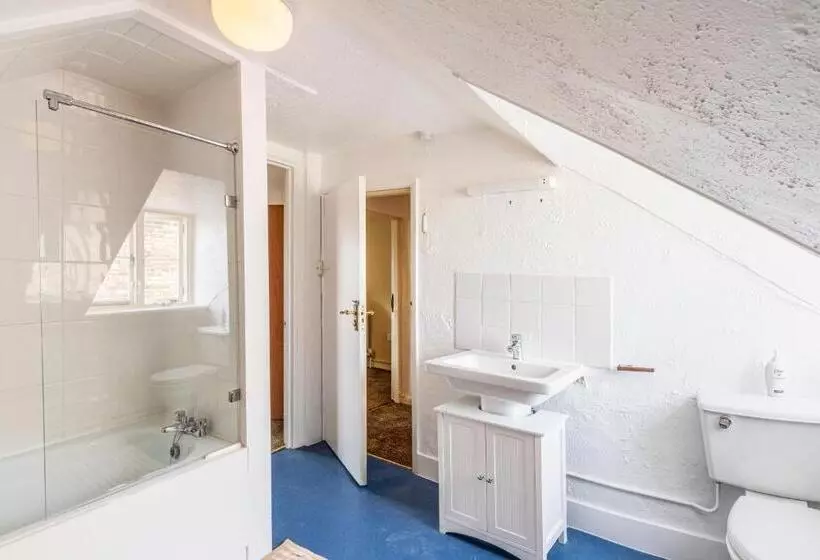 Habitació Basic, Hubert House
