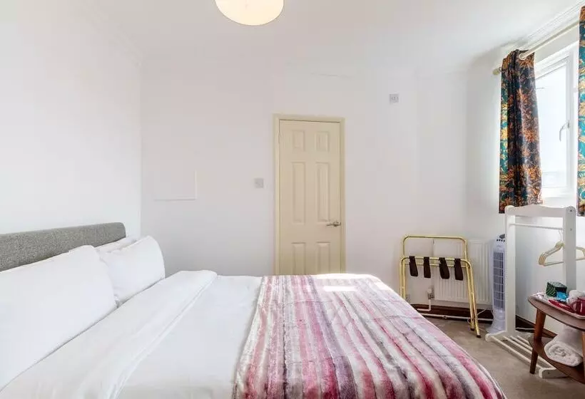 Habitació Basic, Hubert House