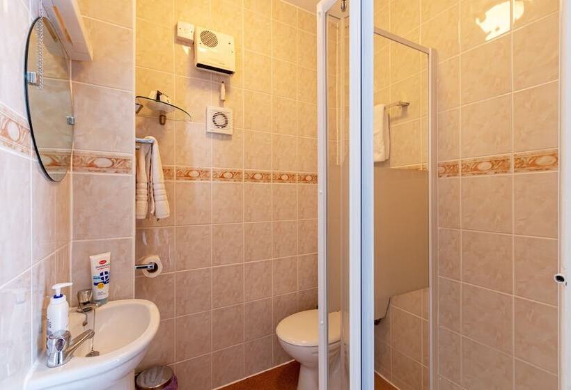 Номер Премиум, Hubert House