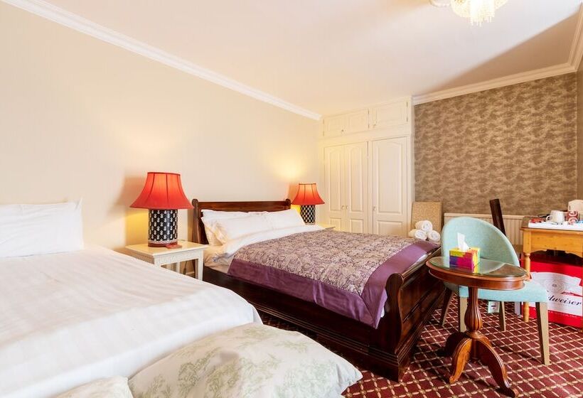 Номер Премиум, Hubert House