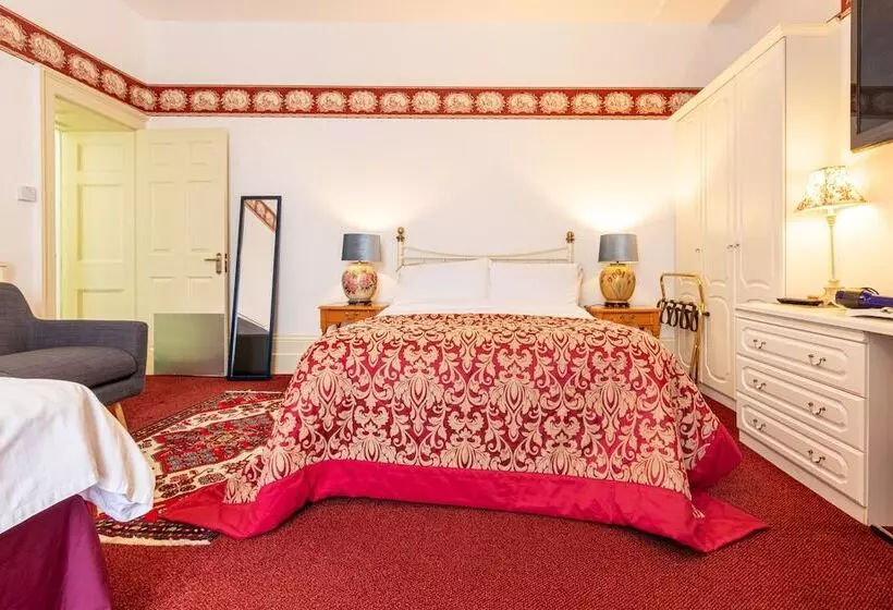 Suite, Hubert House