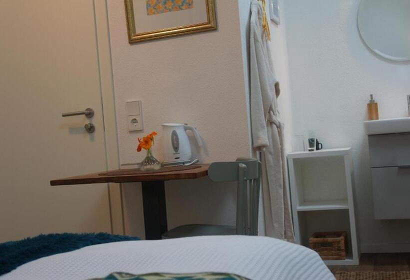 2间卧室的房子, De Moane