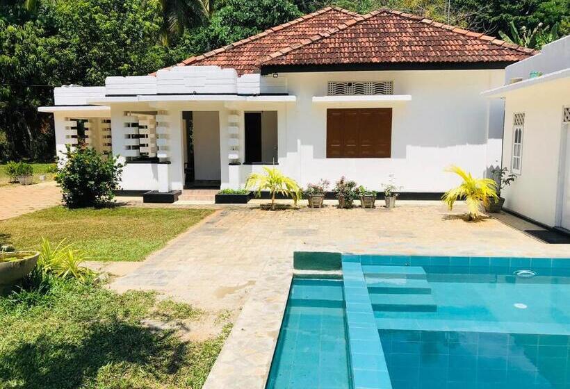 اتاق لوکس, Cinnamon Estate Villa