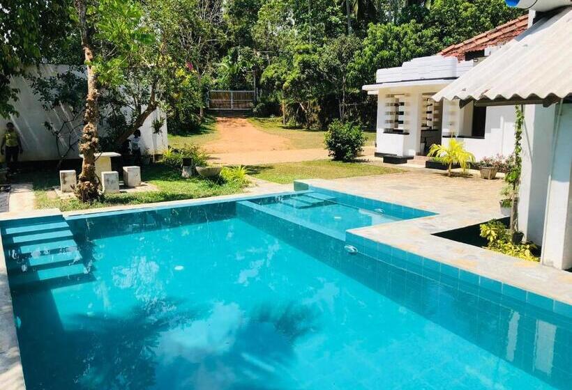 اتاق لوکس, Cinnamon Estate Villa