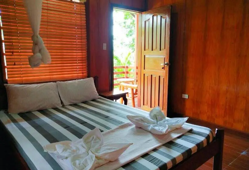 ویلای استاندارد با چشم‌انداز باغ, Victordelia Hilltop Hostel