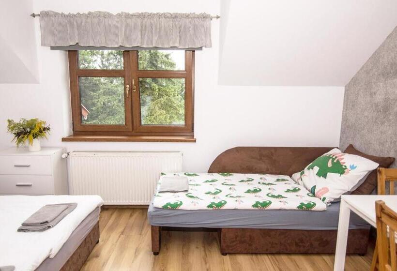 חדר סטנדרט לארבעה, Apikraina