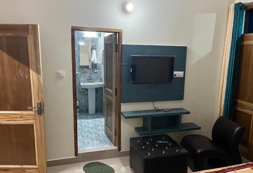 اتاق لوکس, Ranas B&b