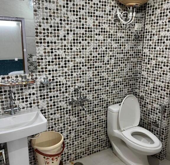 اتاق لوکس, Ranas B&b