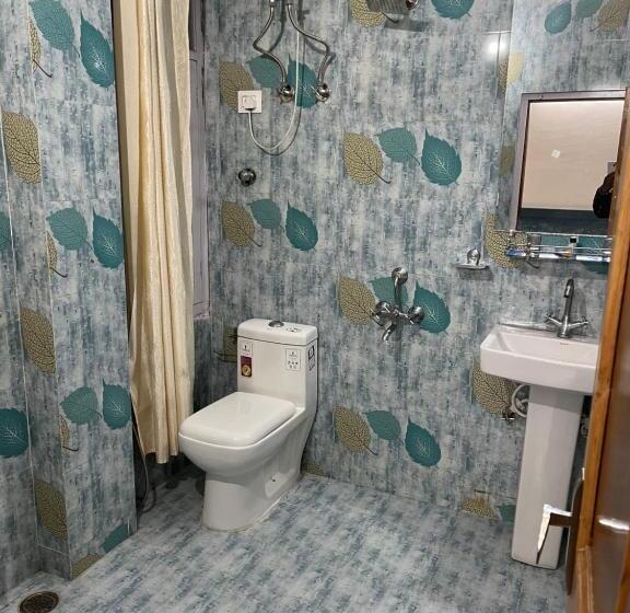 اتاق لوکس, Ranas B&b