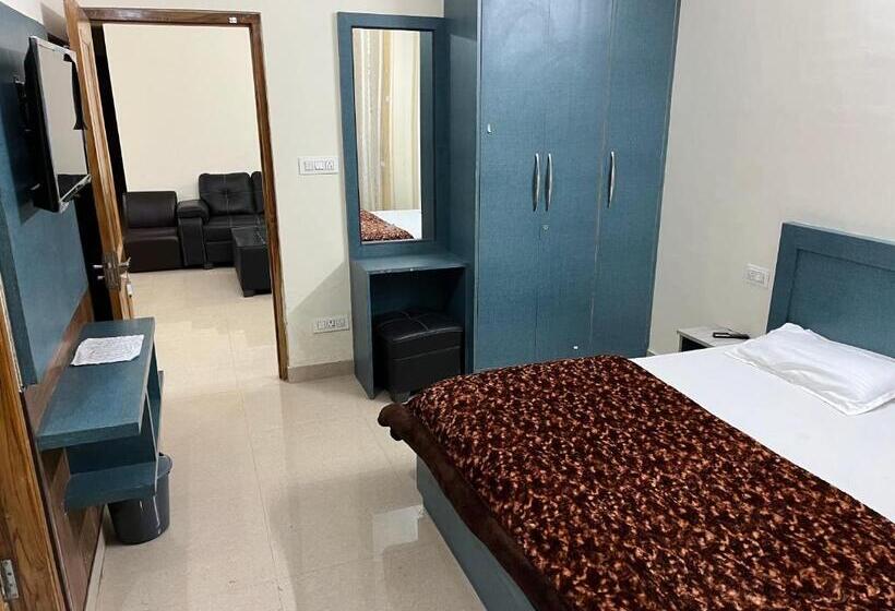 اتاق لوکس, Ranas B&b