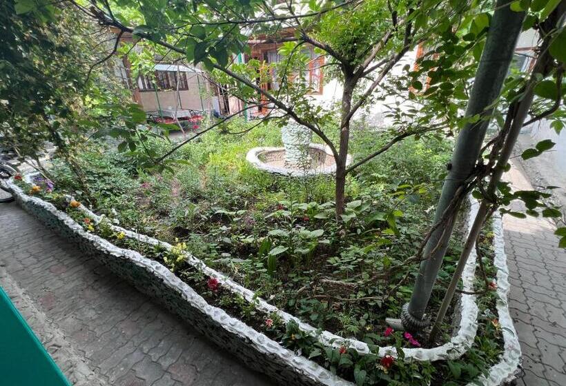 سوییت خانوادگی, Lovely Home For You