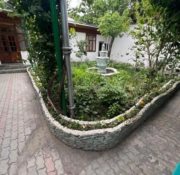 اتاق خانوادگی, Lovely Home For You