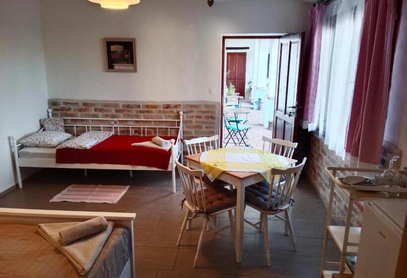 4인용 스탠다드 룸, Srdečná Rodinný Penzion A Restaurace