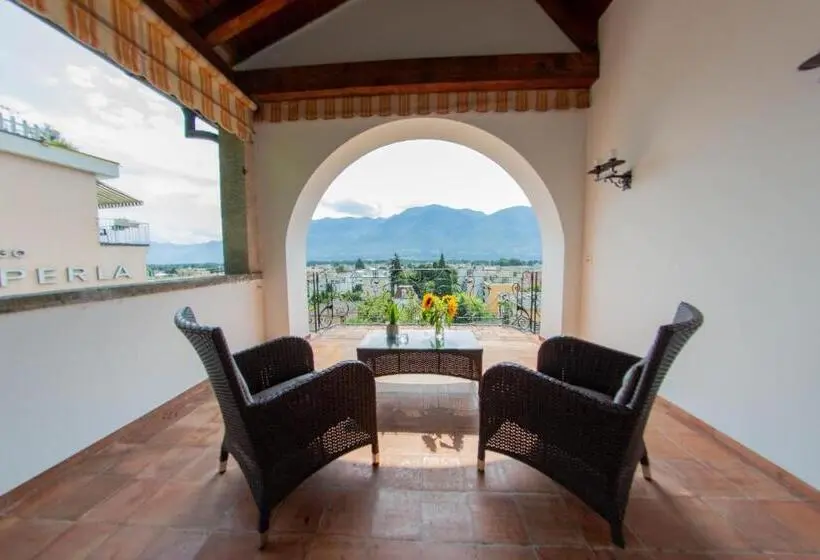 Suite with lake view, Suite Stays By Hotel La Perla