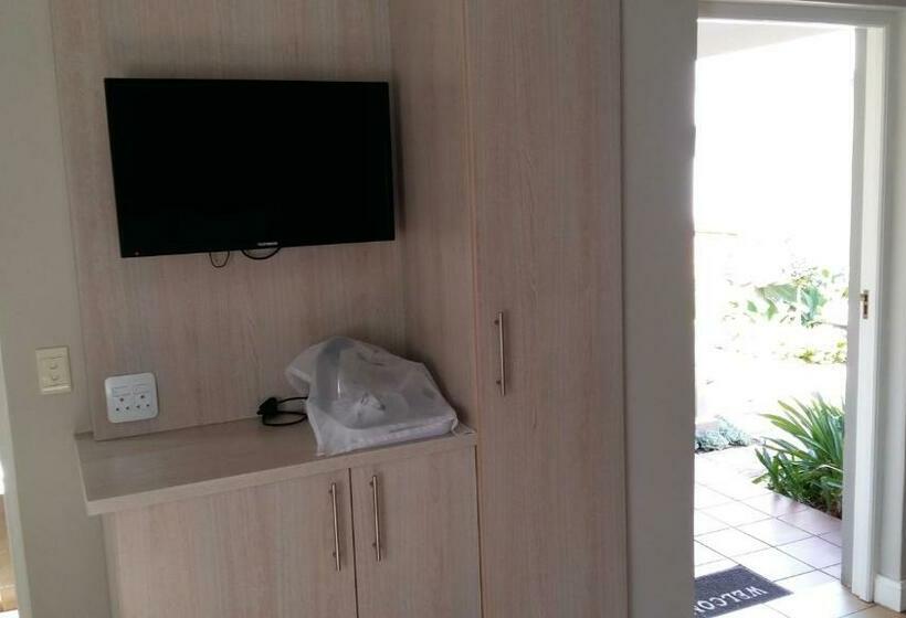 スタンダードルーム, Liza's Cottage Guesthouse