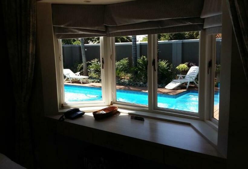 バルコニー付きシングルスタンダードルーム, Liza's Cottage Guesthouse