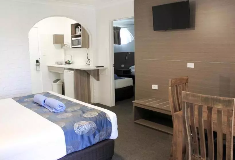 Perhehuone, Aston Motel Yamba