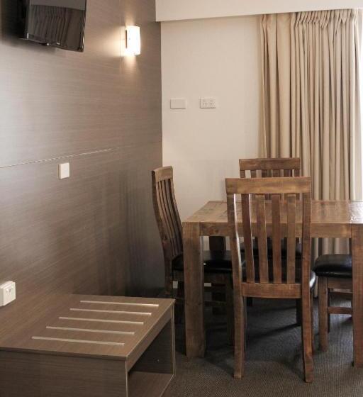 חדר משפחתי, Aston Motel Yamba