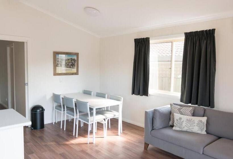 スリーベッドルーム ヴィラ, Ballarat Colonial Motor Inn