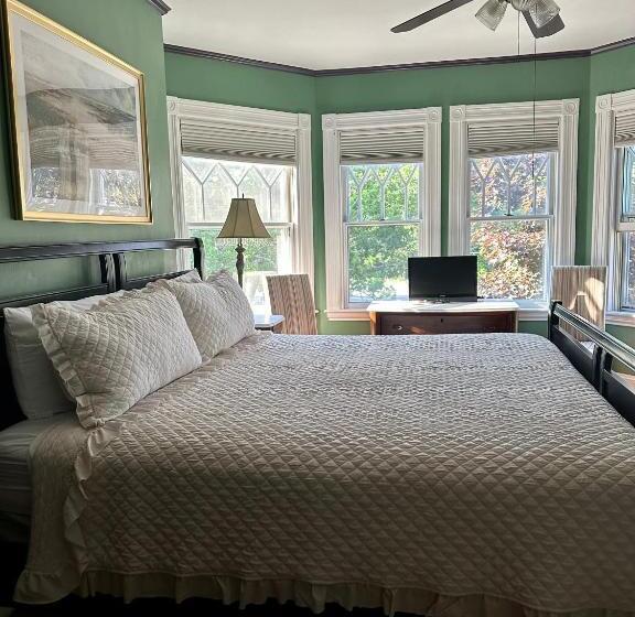 デラックススイート, The Inn At The Oaks