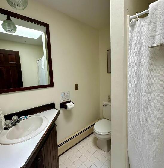 キングサイズベッドのデラックスルーム, The Inn At The Oaks