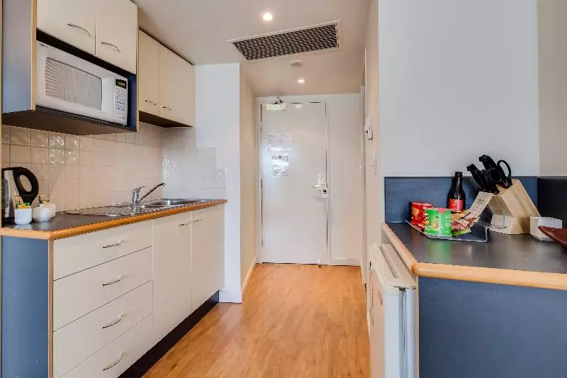 استودیوی استاندارد, Central Cosmo Apartment