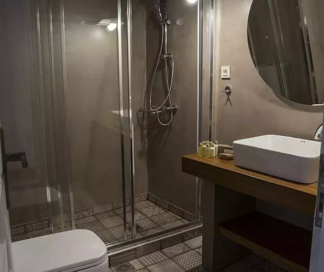2 Bedroom Suite with Balcony, Elia Daliani