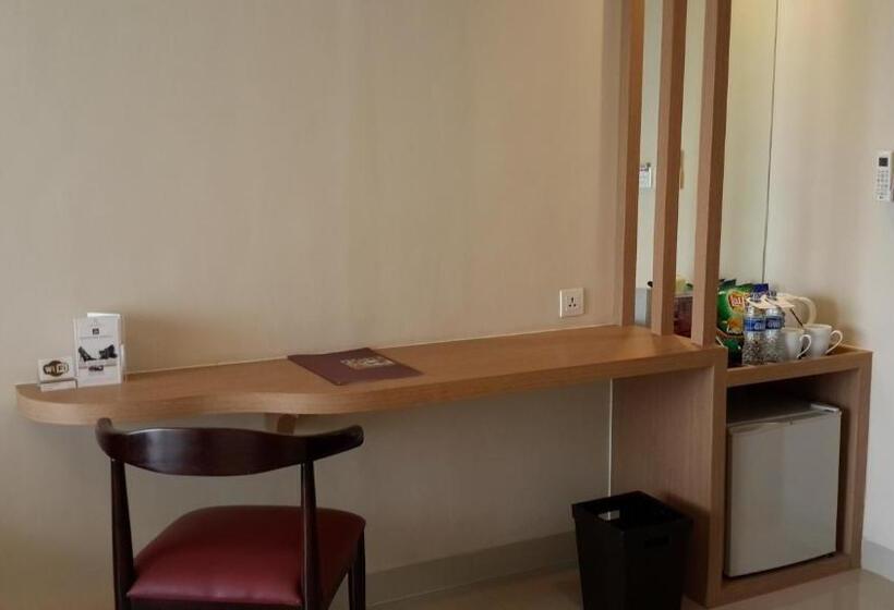 آپارتمان 1 خوابه با بالکن, Atria Residences Gading Serpong